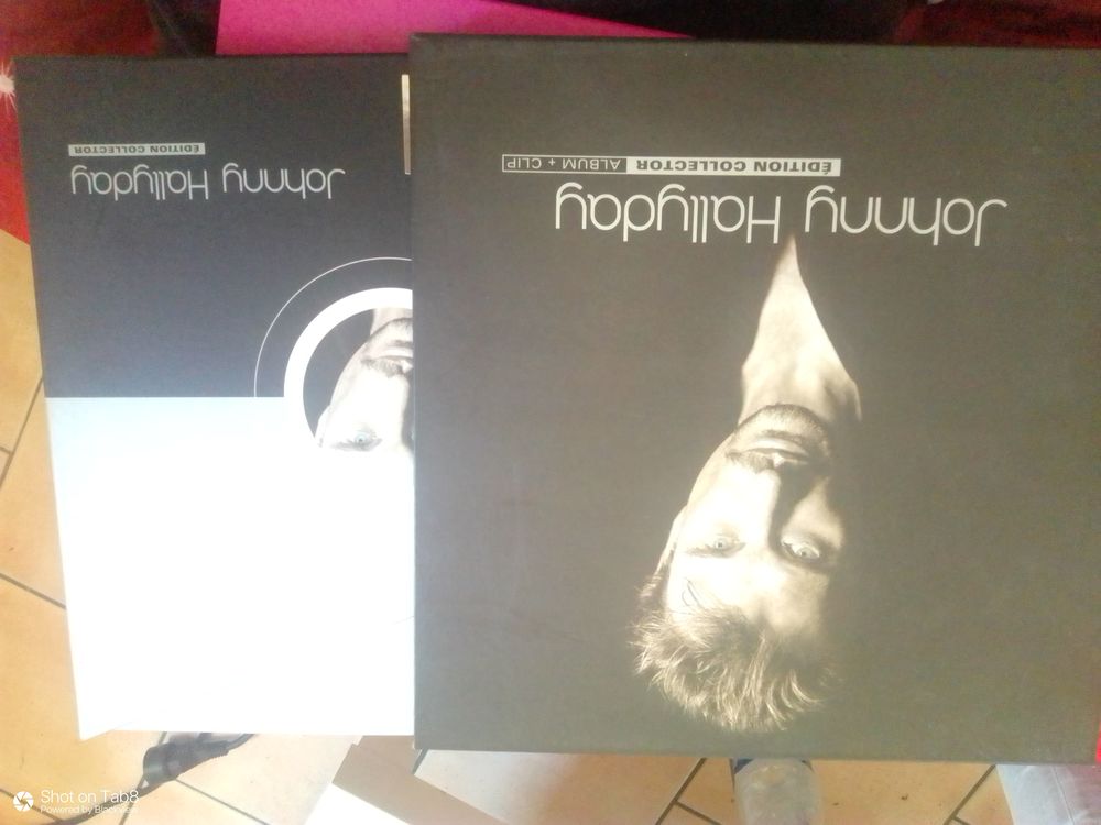 Cd Johnny Hallyday neuf jamais servi 2cd CD et vinyles