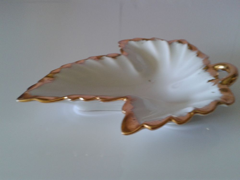 feuille en porcelaine blanche de Limoges Décoration