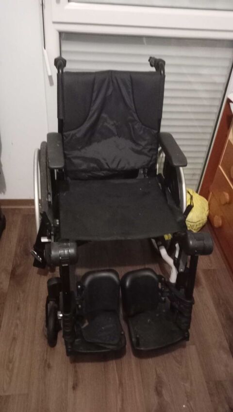 fauteuil roulant manuel 200 Gastes (40)