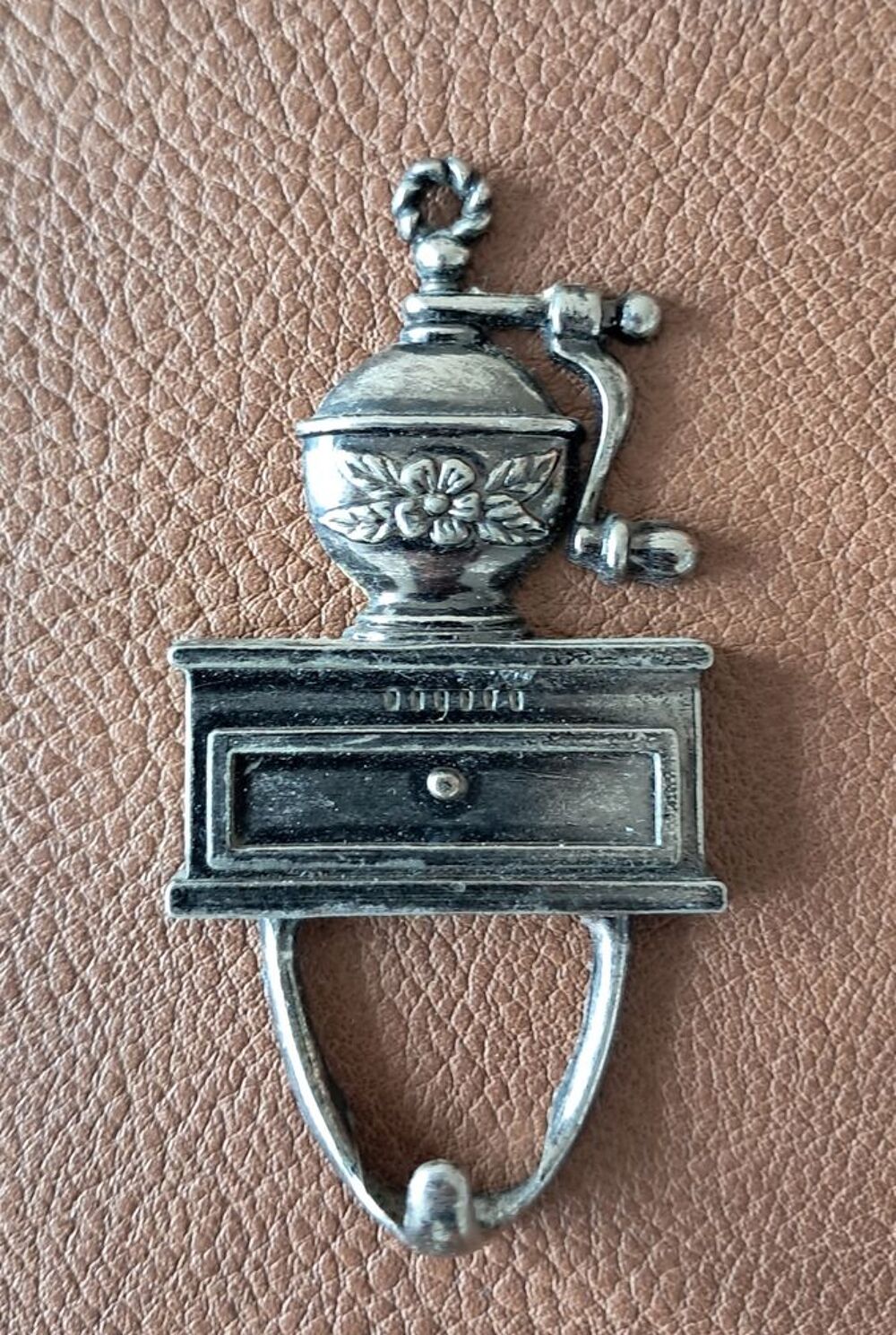 lot de 2 attaches torchon en m&eacute;tal moulin &agrave; caf&eacute; cafeti&egrave;re Décoration