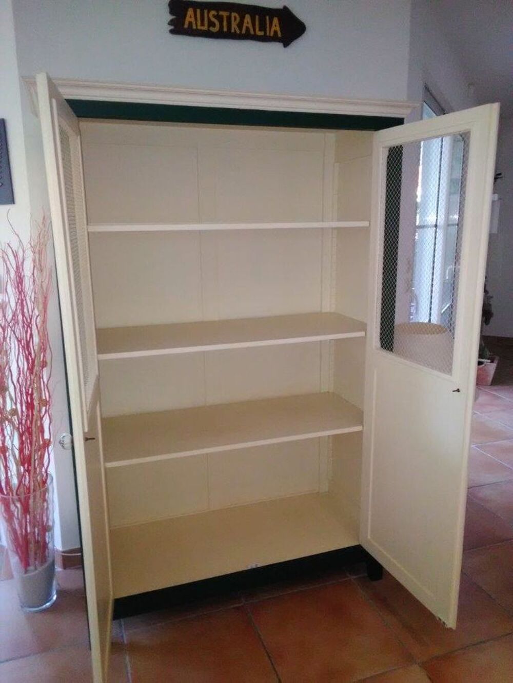 Armoire r&eacute;nov&eacute;e (bois massif) verte et blanche Meubles