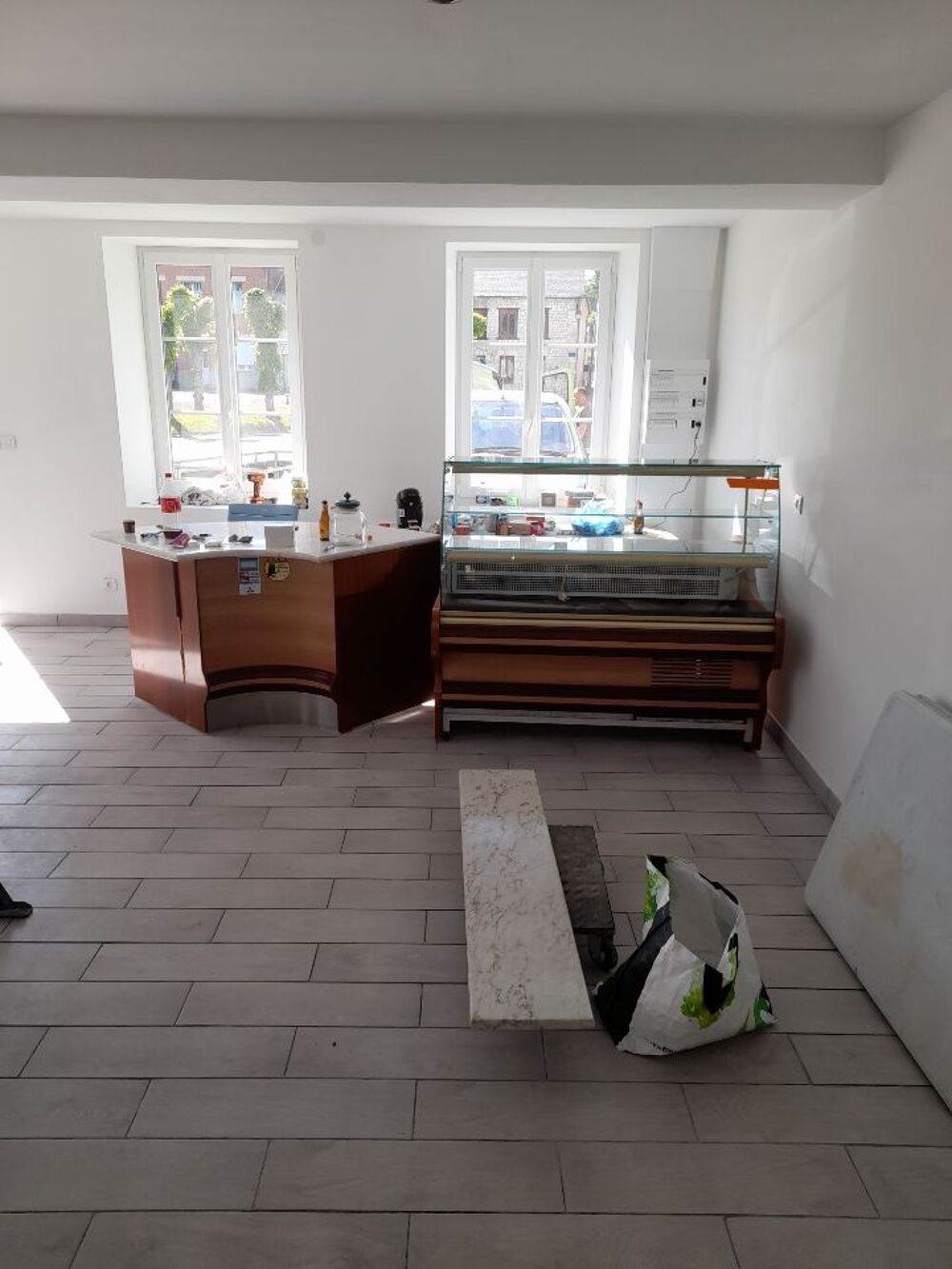 Vitrine r&eacute;frig&eacute;r&eacute;e et son comptoir Electroménager