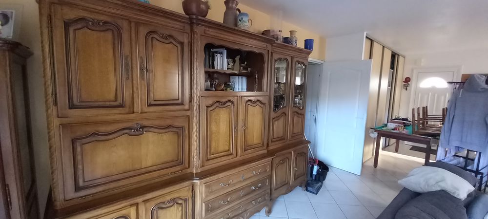 Buffet de salle &agrave; manger 
1 partie haute et une partie basse Meubles