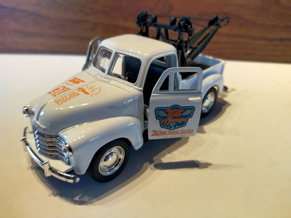 Miniature d&eacute;panneuse Chevrolet Tow Truck 1953
Jeux / jouets