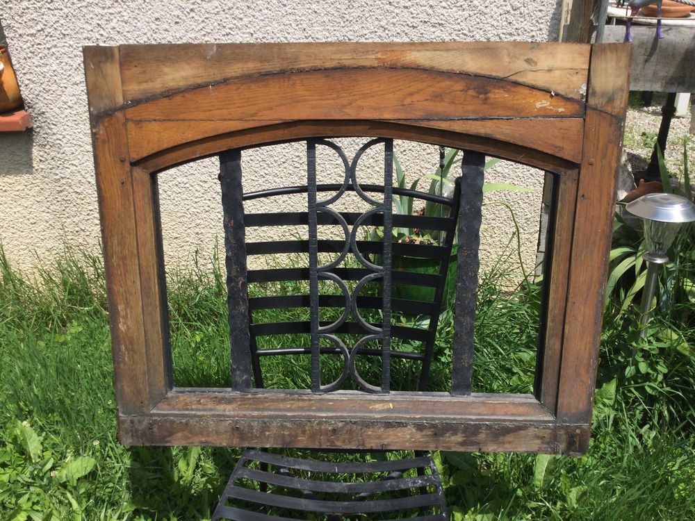 Fenetre fixe d&eacute;corative avec son cadre Décoration