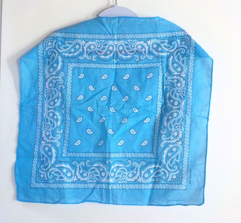 BANDANA BLEU AVEC DESSINS Vêtements