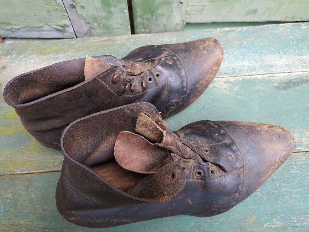 Anciens Sabots Montants Bois et Cuir Campagne D&eacute;co M&eacute;tier Dcoration