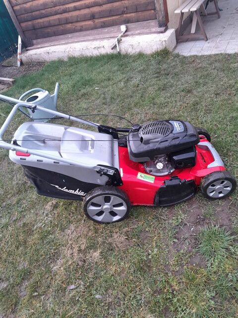 tondeuse tract�e Colombia. 200 Chazelles-sur-Lyon (42)