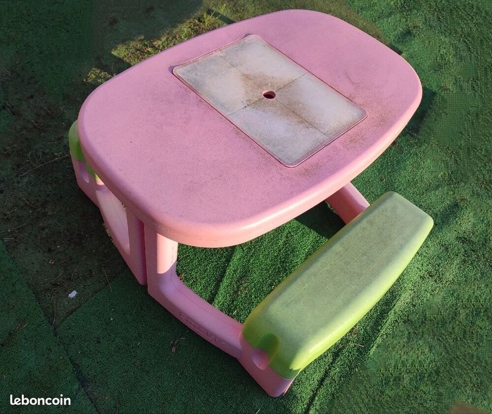 Table de jardin ou int&eacute;rieur enfant avec assises Mobilier enfants