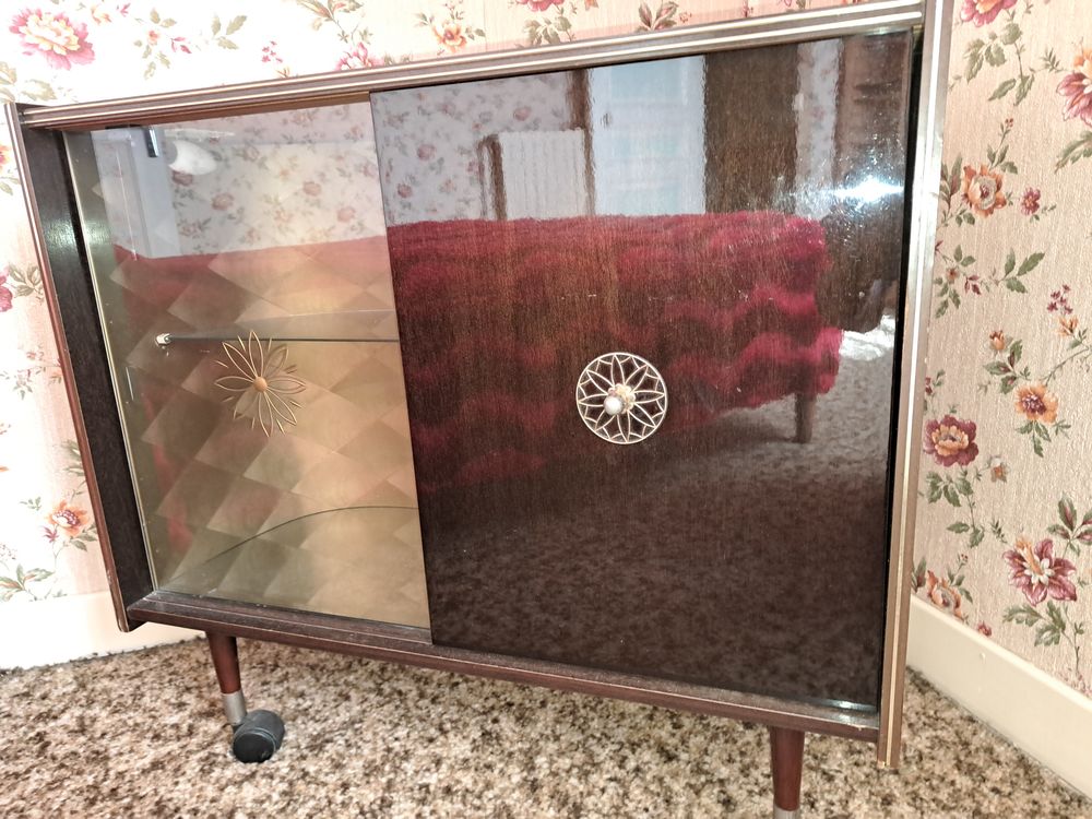 Meuble de t&eacute;l&eacute;vision, &agrave; r&eacute;cup&eacute;rer sur place Meubles