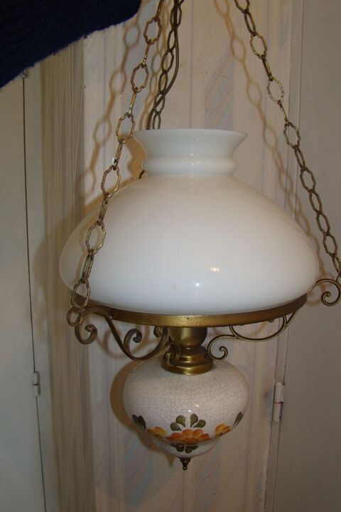 Suspension en opaline vintage      70 Gargenville (78)