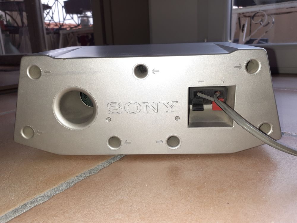 Haut-parleur gris Sony Surround Sound Center Mod&egrave;le SS-CN50 Audio et hifi