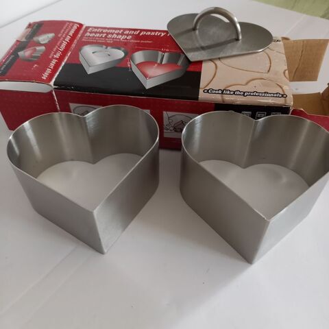 Ensemble de 2 moules en forme de coeur, en inox 18/8         25 Saumur (49)