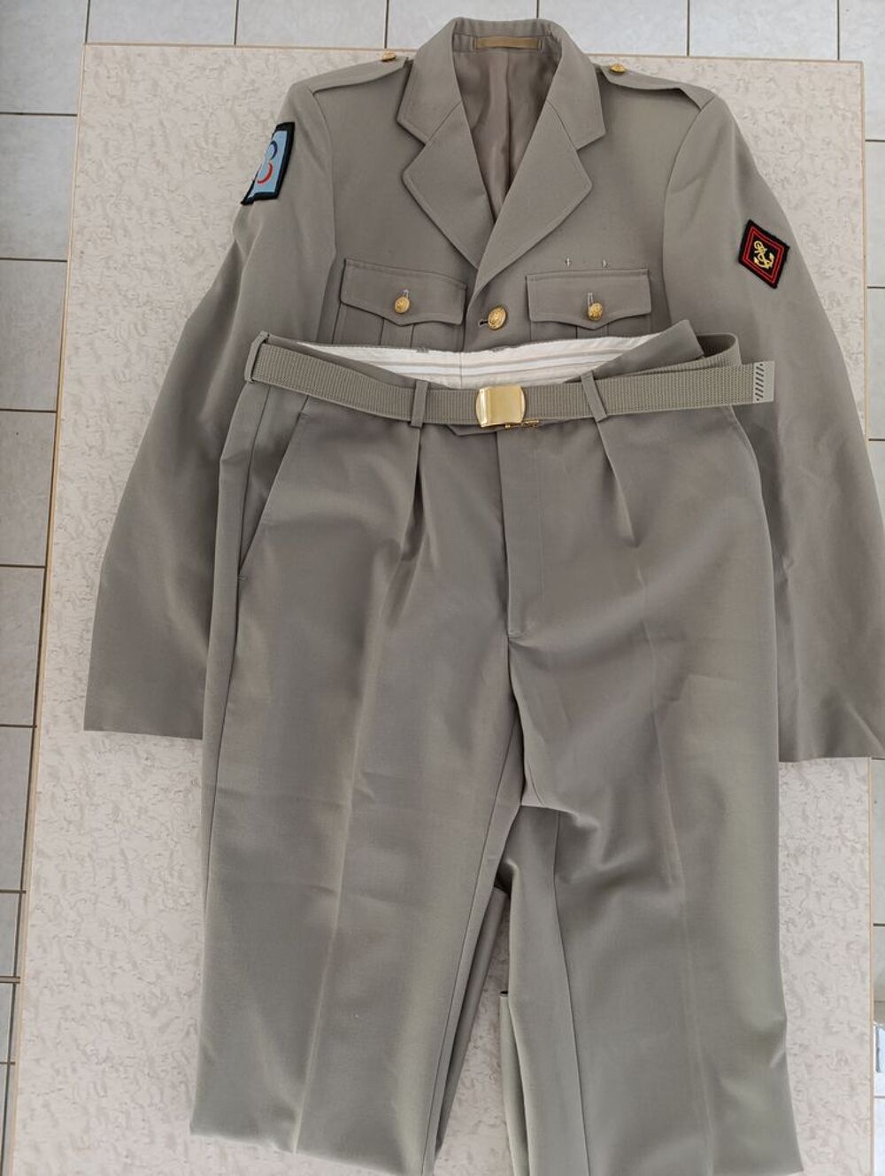 Uniforme Militaire ( Arm&eacute;e Francaise ) &eacute;tat neuf,tr&eacute;s propre Vêtements