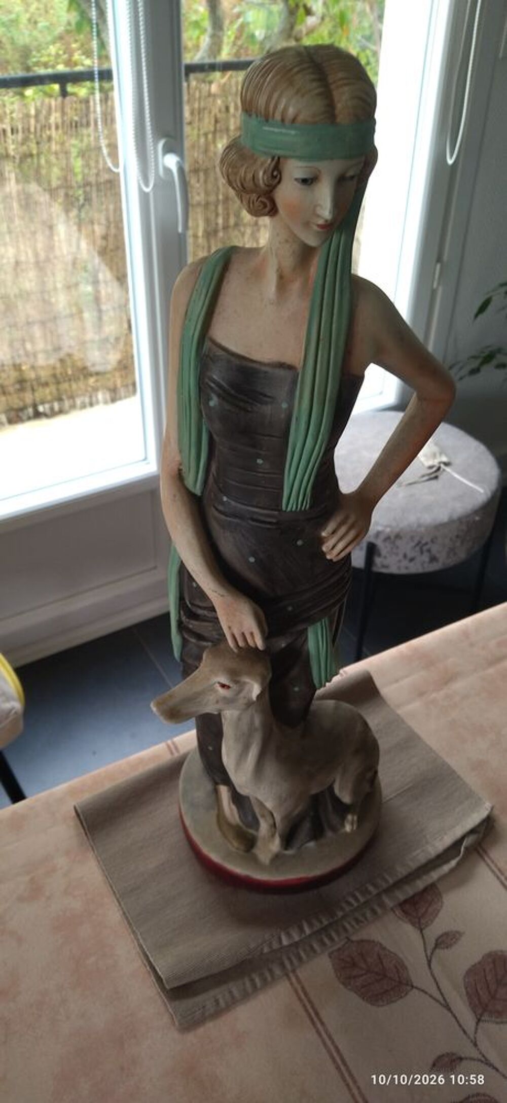 Statue Femme au chien Décoration