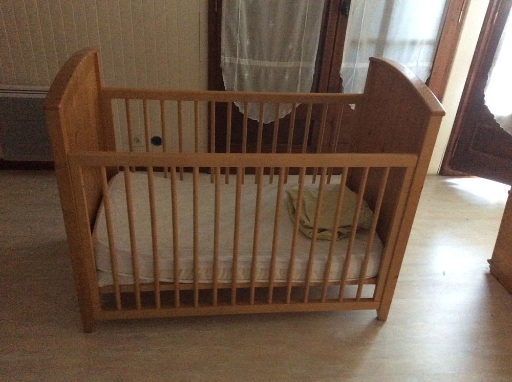 Lit &agrave; barreaux b&eacute;b&eacute; Meubles