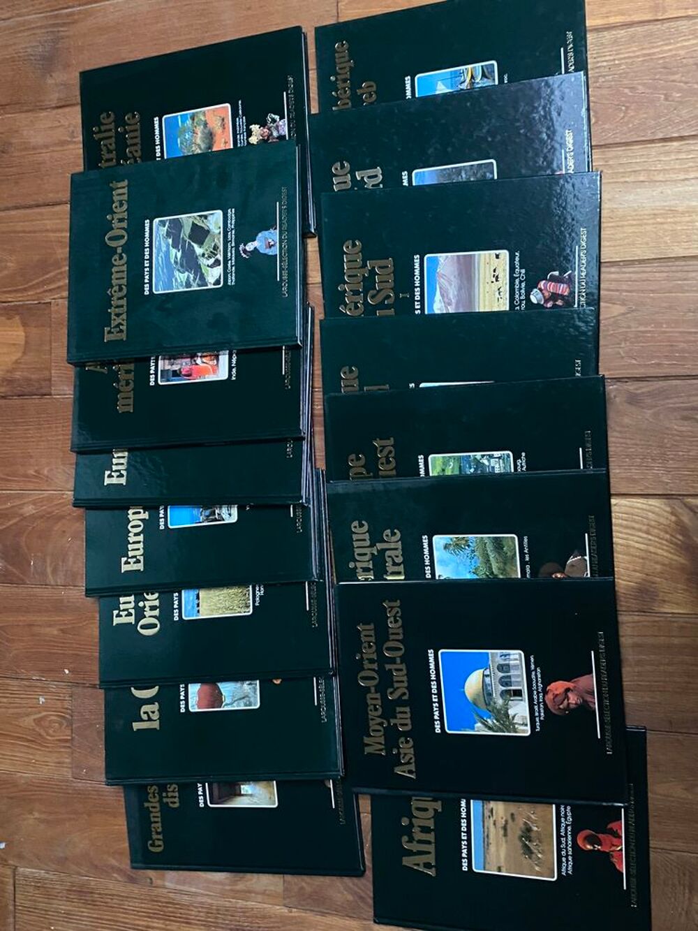 DES PAYS ET DES HOMMES Livres et BD