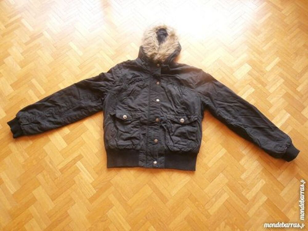 Blouson noir capuche "fourrure" (49) V�tements