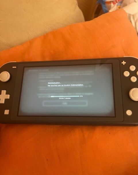 Console de jeux portable grise Loué (72)