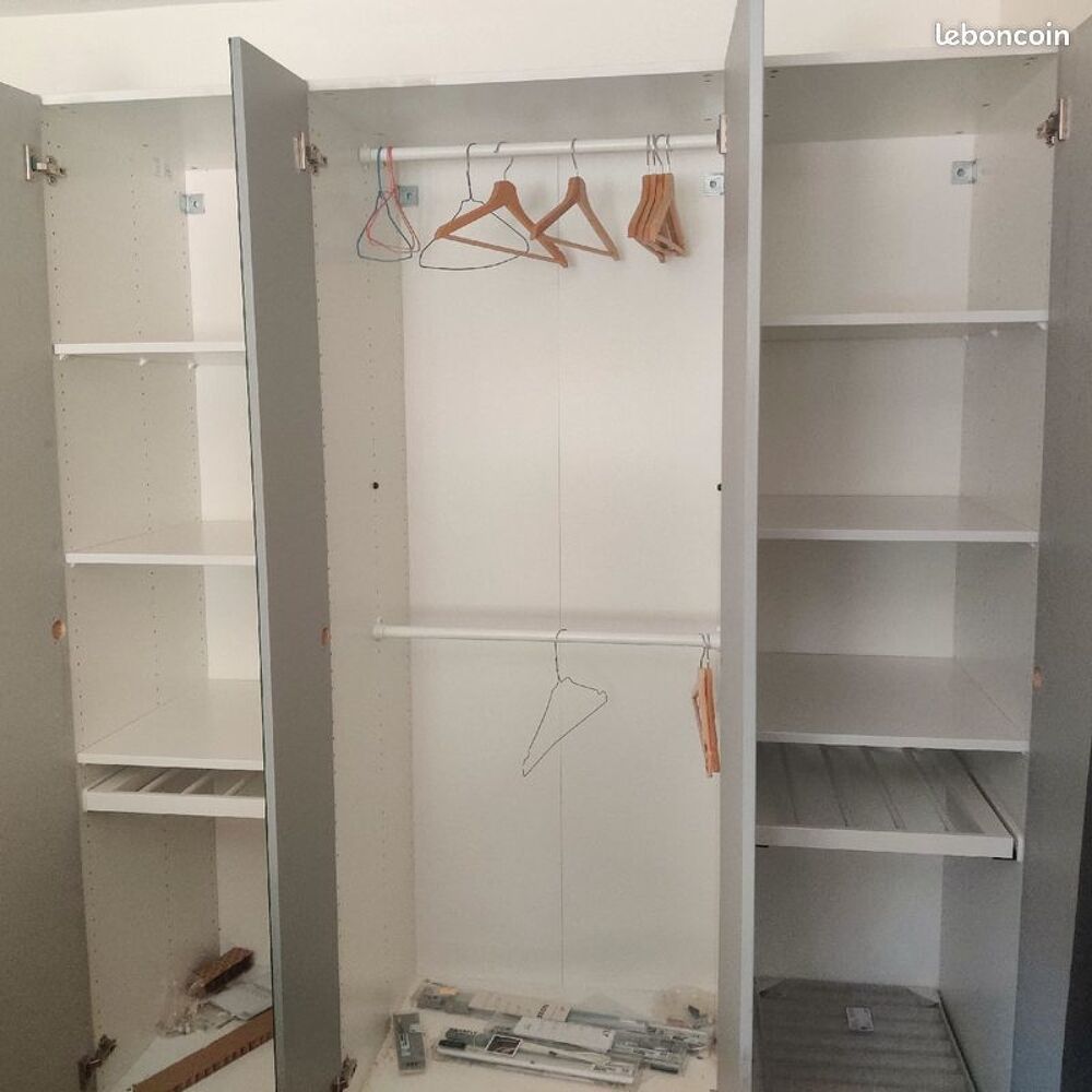 Grande armoire grise (4 portes, 3 compartiments) Meubles
