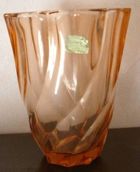 Vase Luminarc rose orangé - verrerie d'ARQUES 8 Montauban (82)