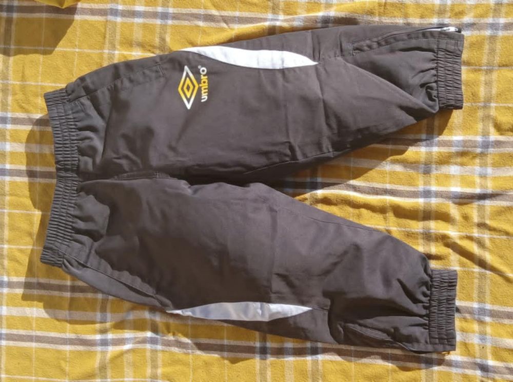 Surv&ecirc;tement Gar&ccedil;on Taille 94 de la Marque " Umbro " Vêtements enfants
