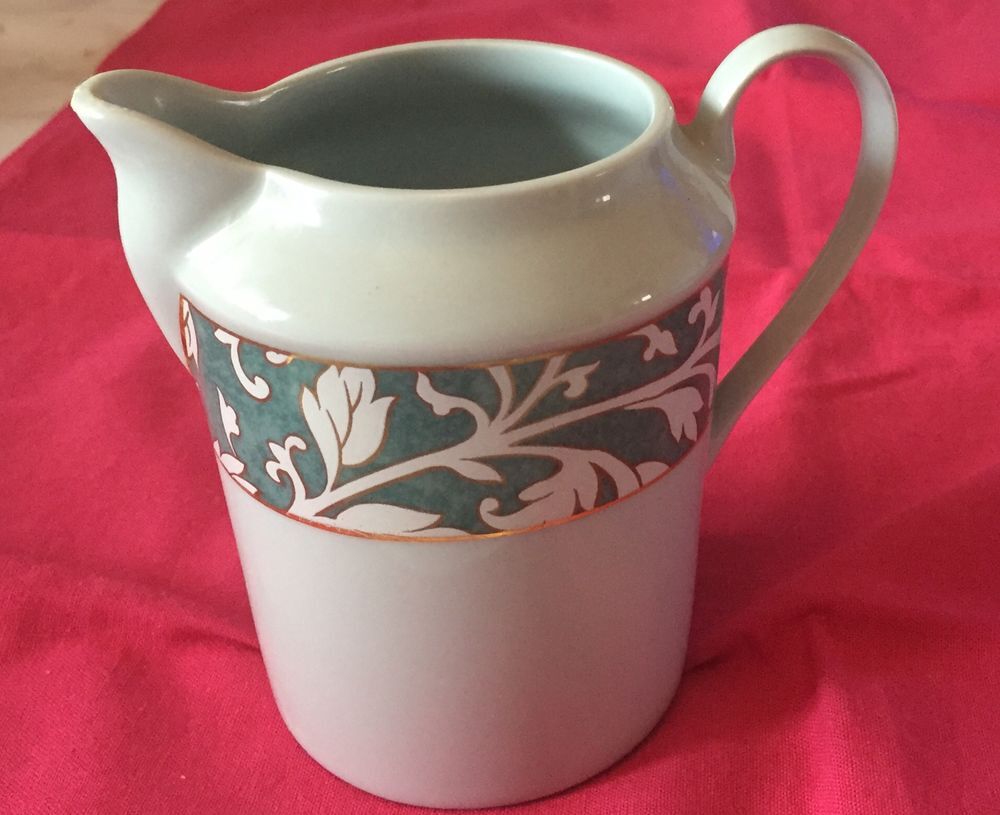 Ensemble Th&eacute;i&egrave;re, sucrier et cr&eacute;mier en porcelaine de Sologne Décoration