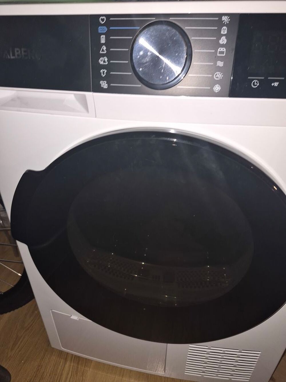 S&egrave;che linge, machine a laver et un frico Electroménager