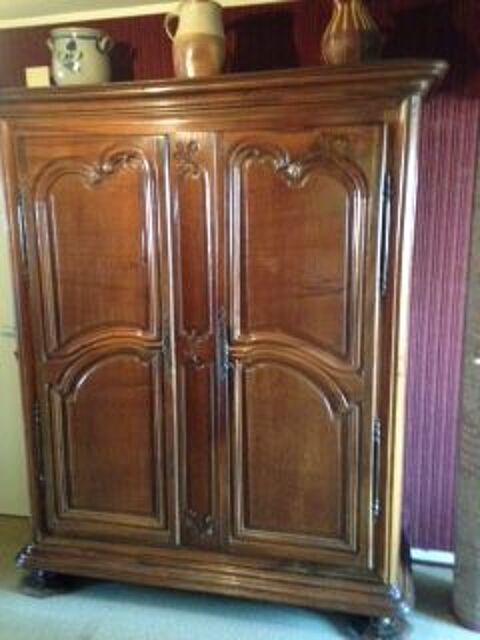 ARMOIRE ANCIENNE FRANC COMTOISE 
650 Strasbourg (67)