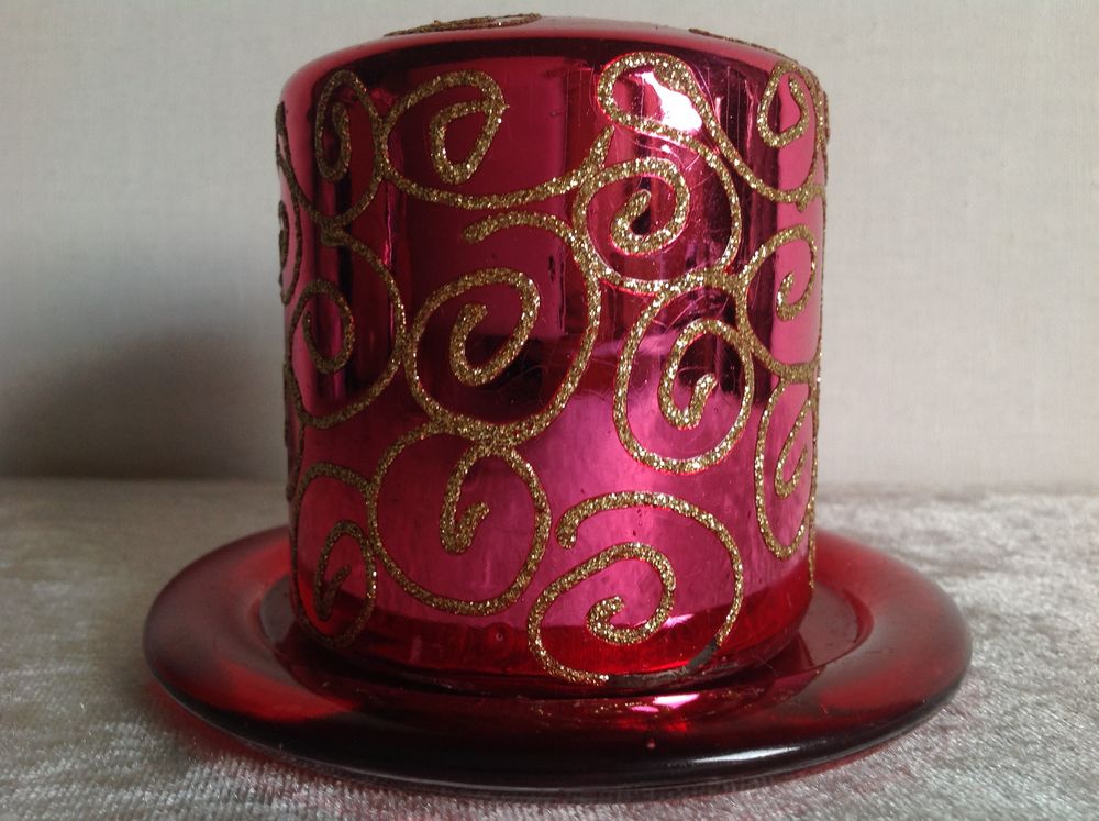 BOUGIE ROUGE ARABESQUE DOR&Eacute;E COUPELLE VERRE Envoi Possible
Décoration