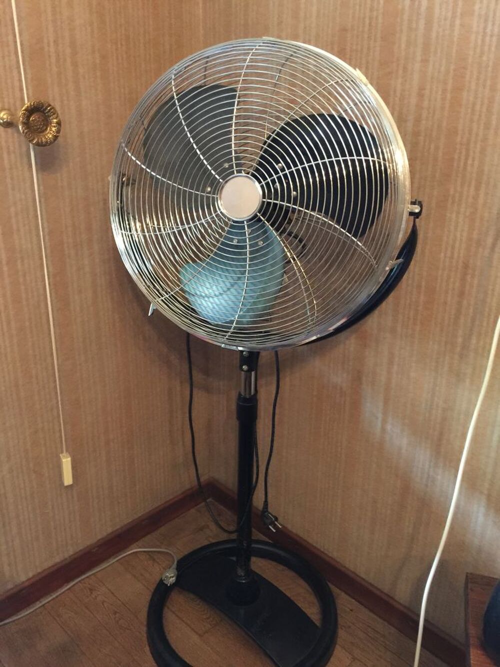 VENTILATEUR DE SOL DE MARQUE FRAN&Ccedil;AISE NESSFAN Meubles