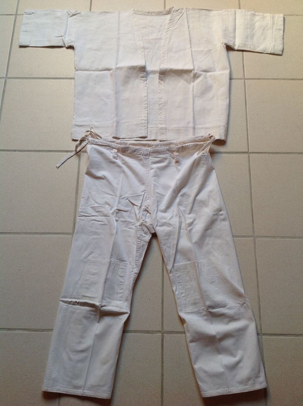 TROIS KIMONOS DE JUDO POUR ENFANTS Sports