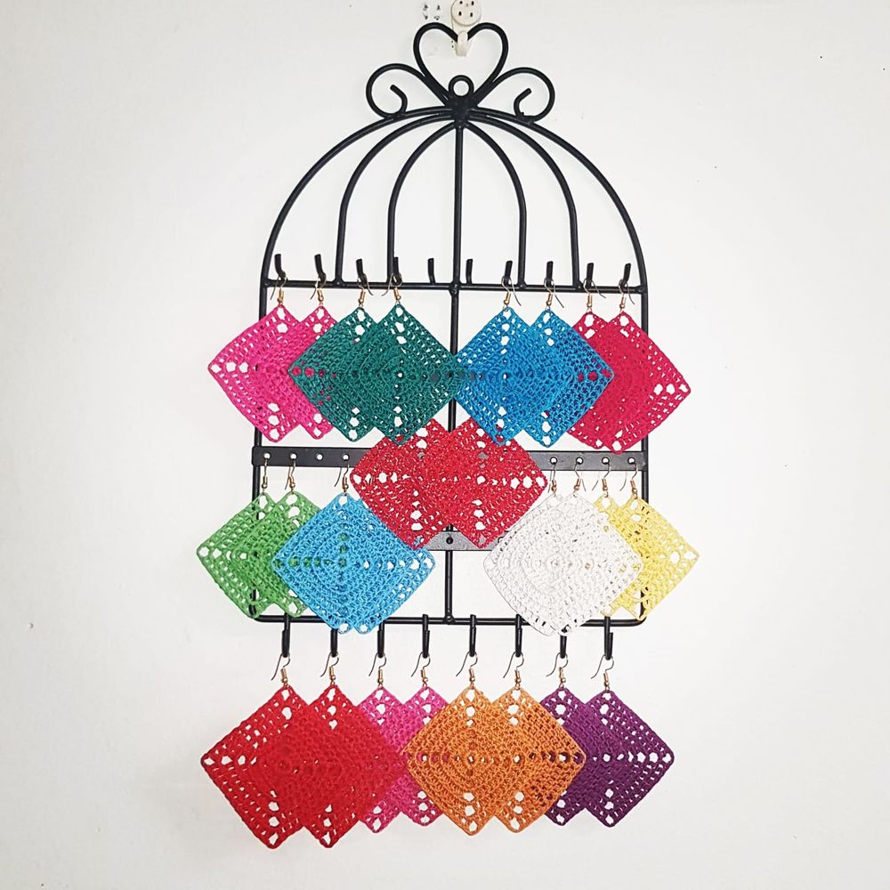 Boucles d'oreille et v&ecirc;tement en crochet personnalis&eacute;s Bijoux et montres