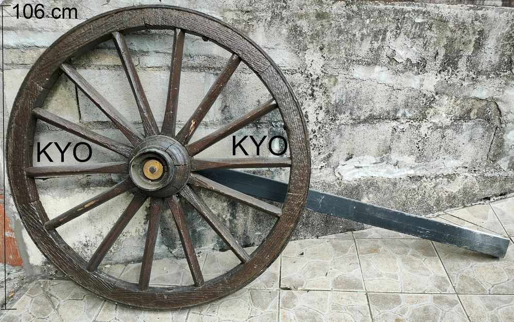 Roue cal&egrave;che bois support m&eacute;tal, ancien rustique vintage Décoration
