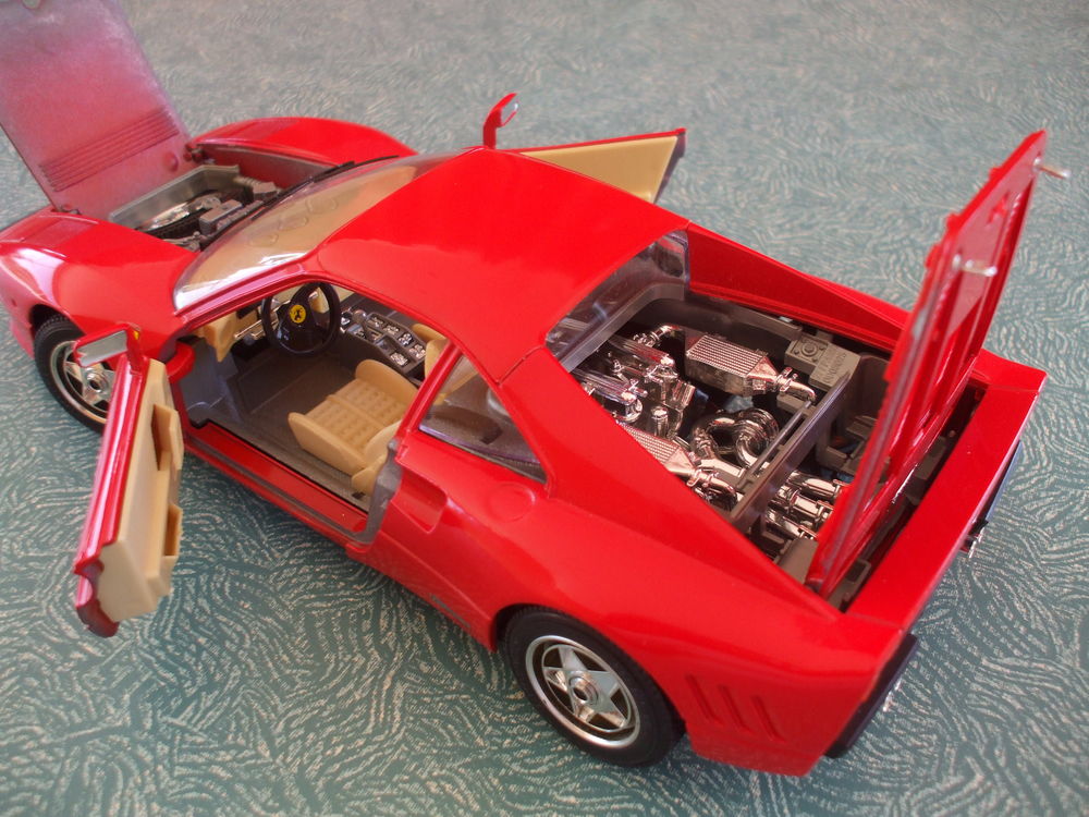 REF: 3027 FERRARI GTO ROUGE 1984 Jeux / jouets