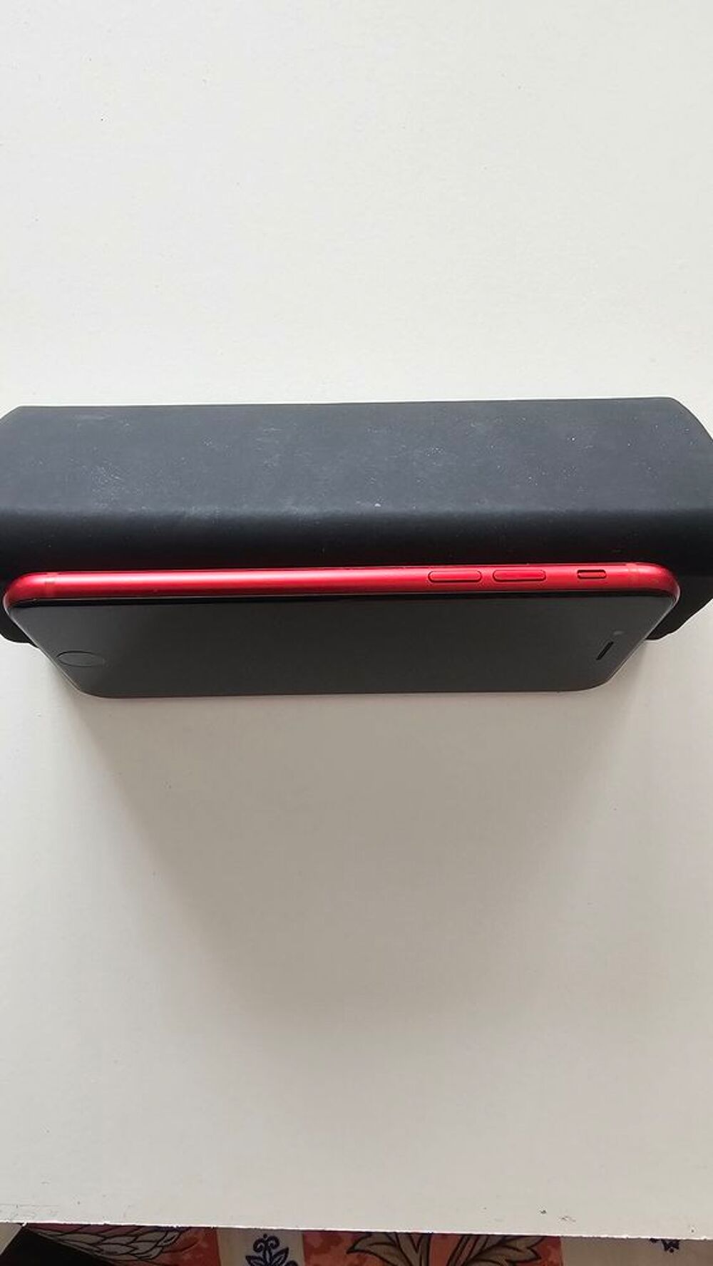 Iphone SE 2020 rouge 64go
D&eacute;bloqu&eacute; tout op&eacute;rateur 
&Eacute;tat neuf Téléphones et tablettes