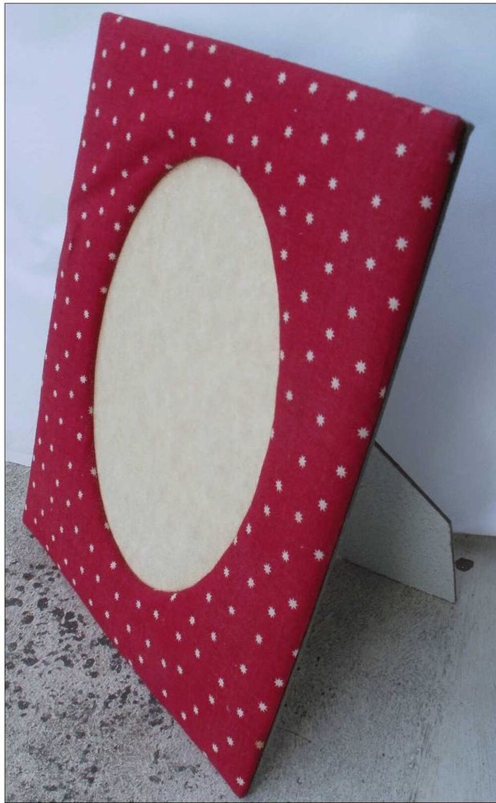 Cadre photo ancien en tissu rouge Dcoration