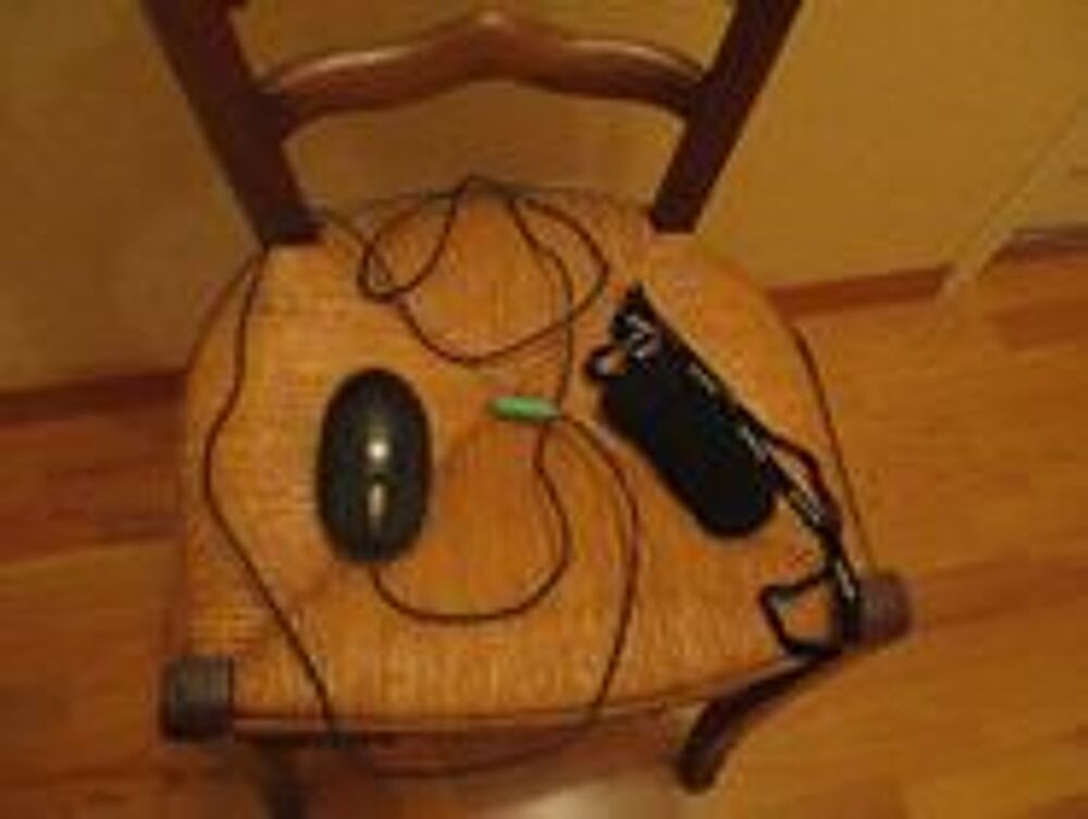 Porte t&eacute;l&eacute;phone et souris avec fil ordinateur et autres
Matériel informatique