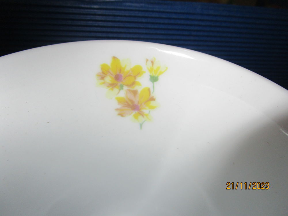 coffret petit d&eacute;jeuner d&eacute;cor fleuri Electroménager