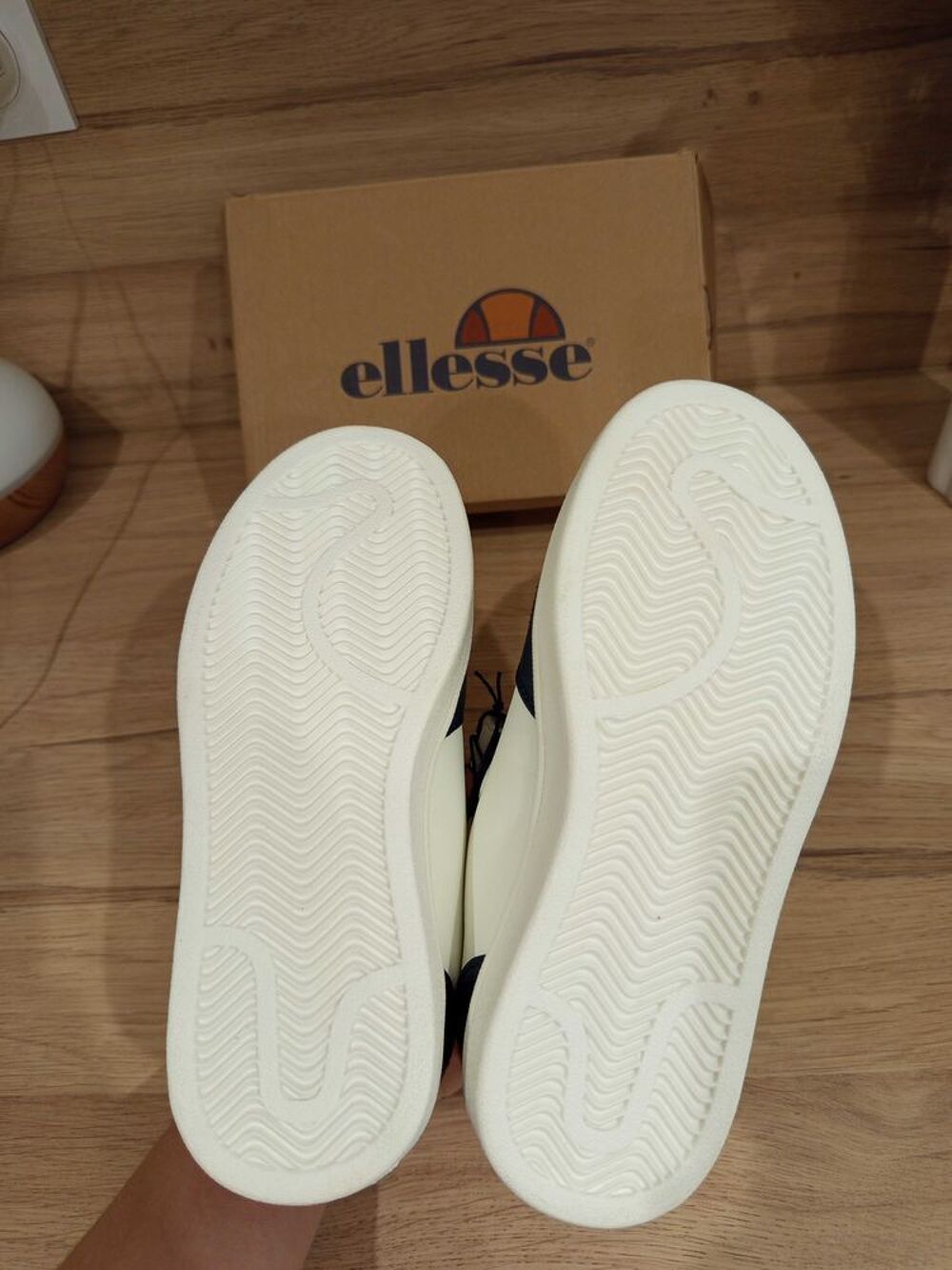 Paire de baskets / sneakers &agrave; scratch Ellesse pointure 34 neuves avec &eacute;tiquettes Chaussures enfants