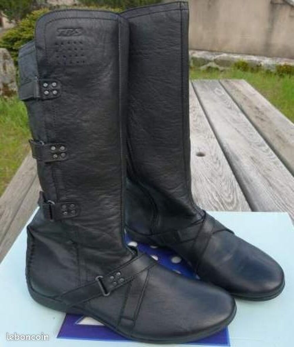 Bottes TBS cuir neuve - taille 40 Chaussures