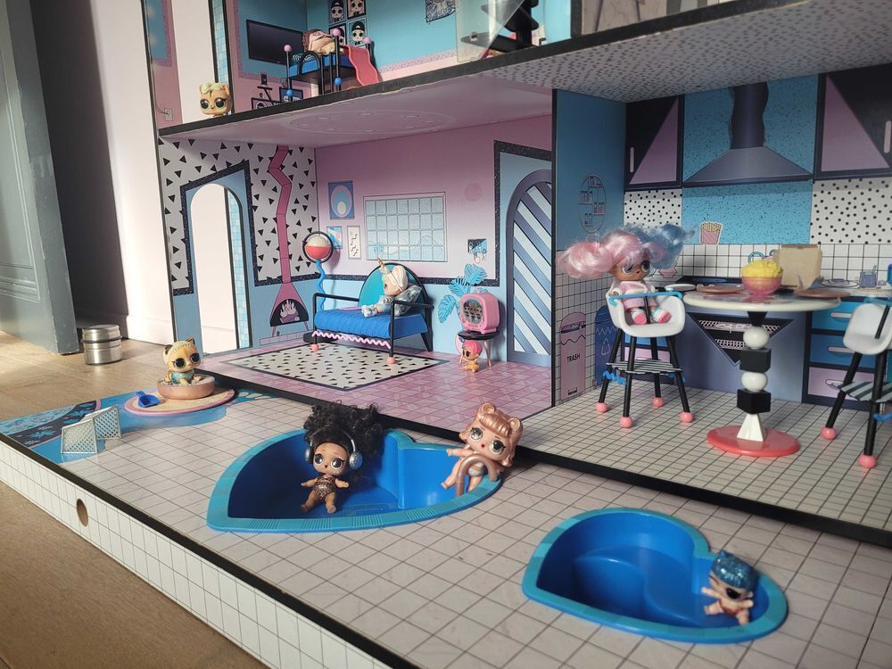 Grande maison Poup&eacute;e LOL+ 14 figurines Jeux / jouets