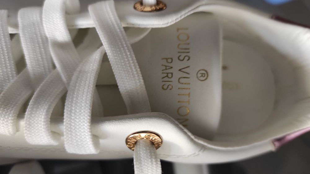Jolies Baskets pointure 38 . Chaussures