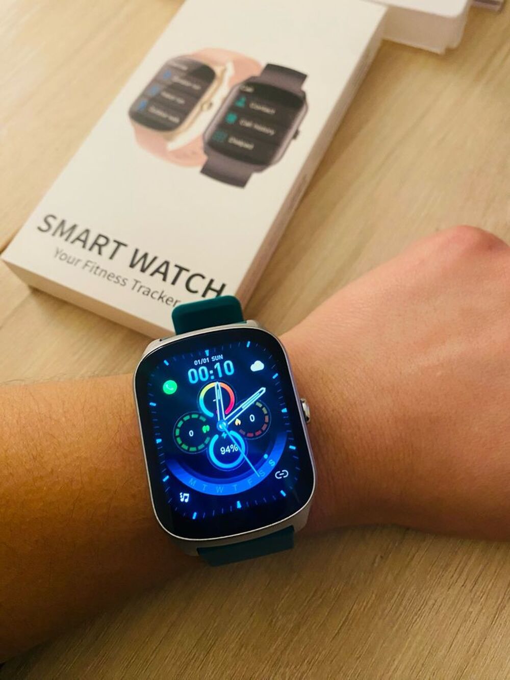 Montre Connect&eacute;e Homme Femme. Etat: neuf Bijoux et montres
