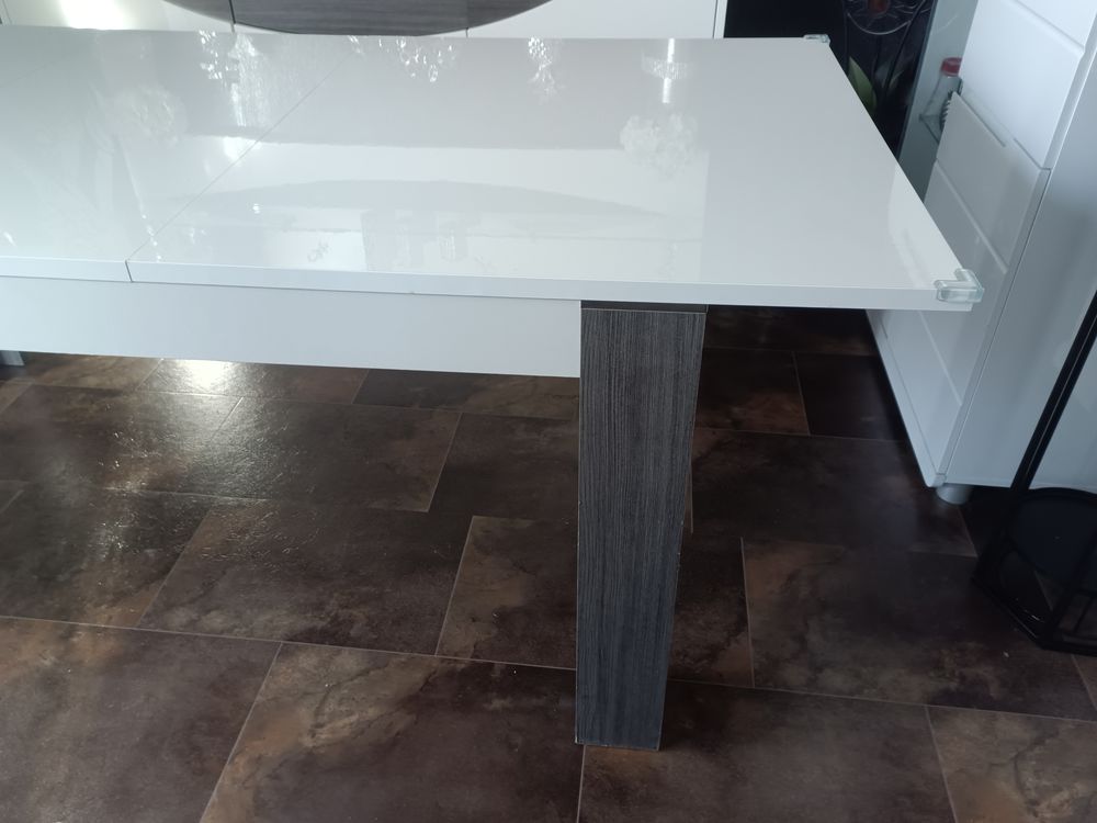 Table de salle &agrave; manger Meubles