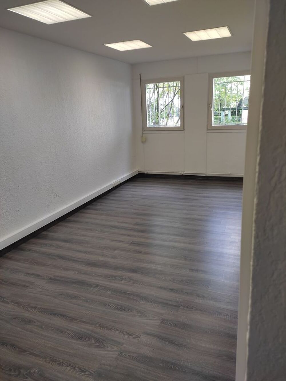 Location Autre Bureaux à Valence, 73 m2 en rez-de-chaussée Valence