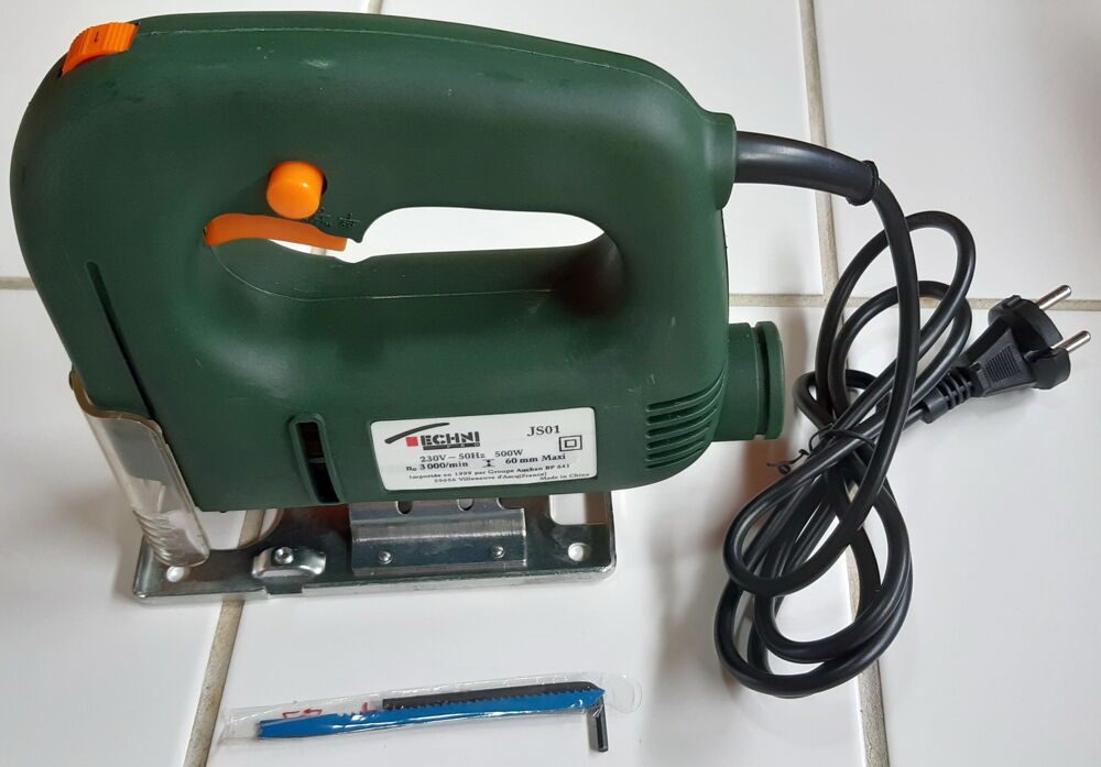 Scie Sauteuse TECHNI-PRO puissance 500W Bricolage