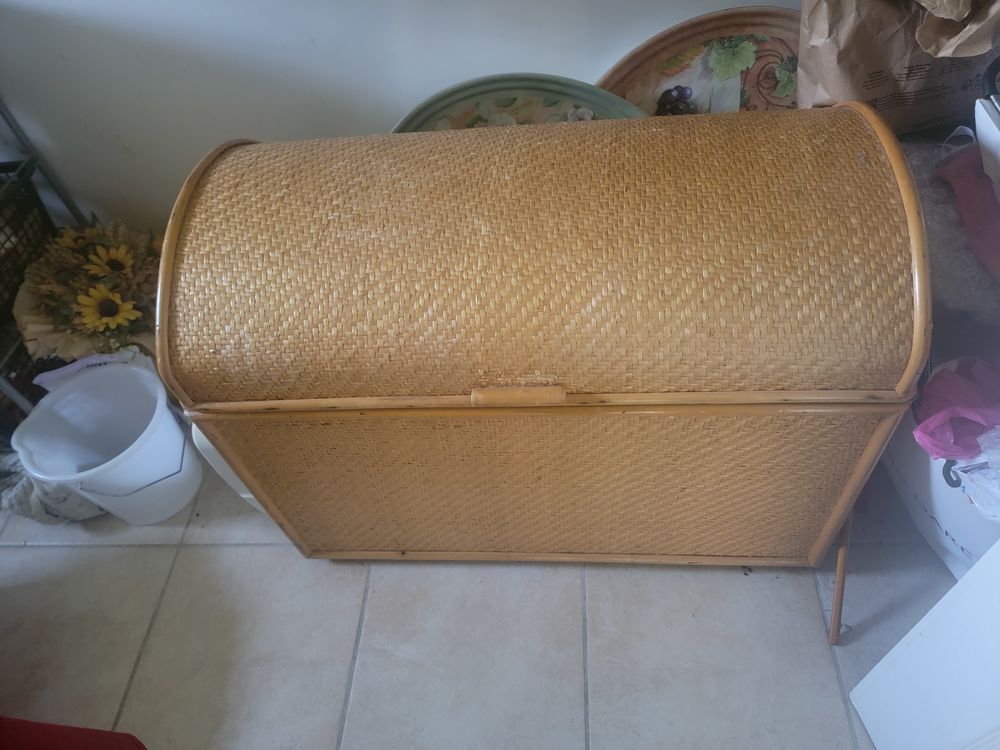 Coffre bois habill&eacute; rotin Meubles