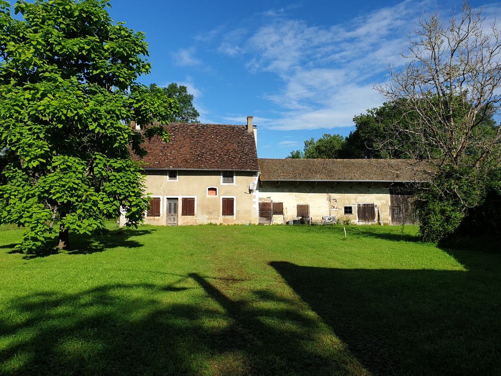 Vente Maison Ancien relais de poste sur environ 3 900 m² de terrain avec vue. Cuisery