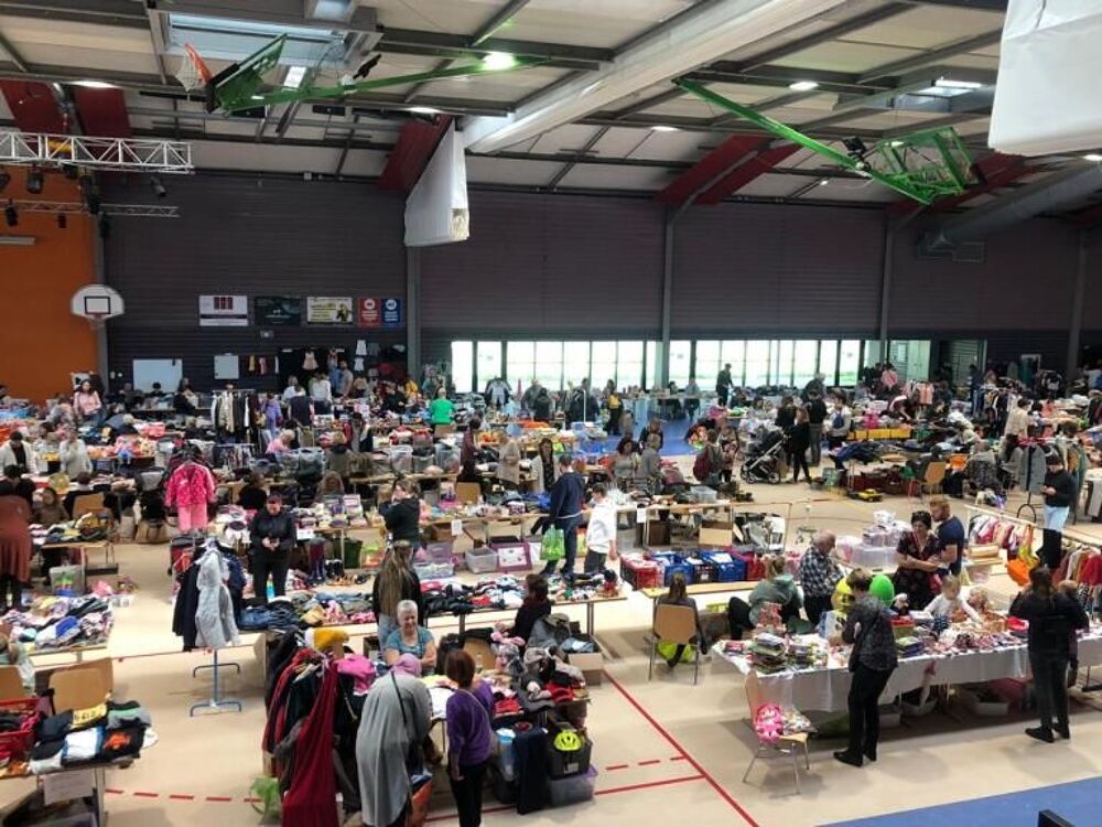 Bourse pu&eacute;riculture jouets v&ecirc;tements efants adultes Puériculture